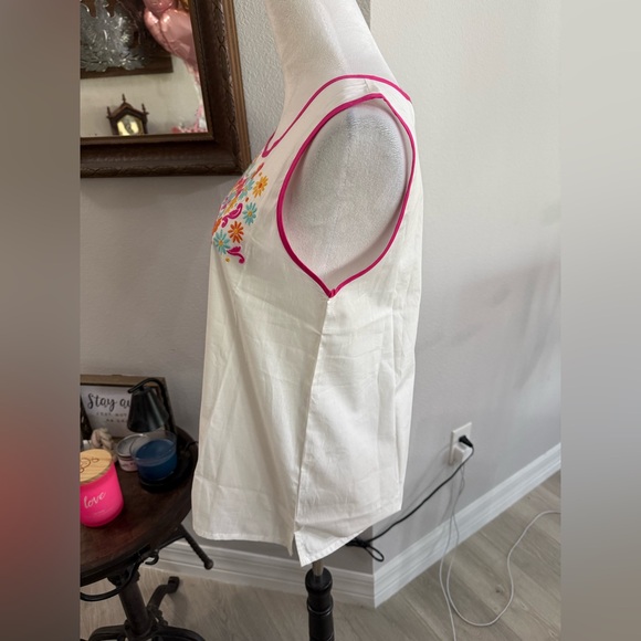 Disney White Top with Colorful Embroidery - Picture 2 of 6